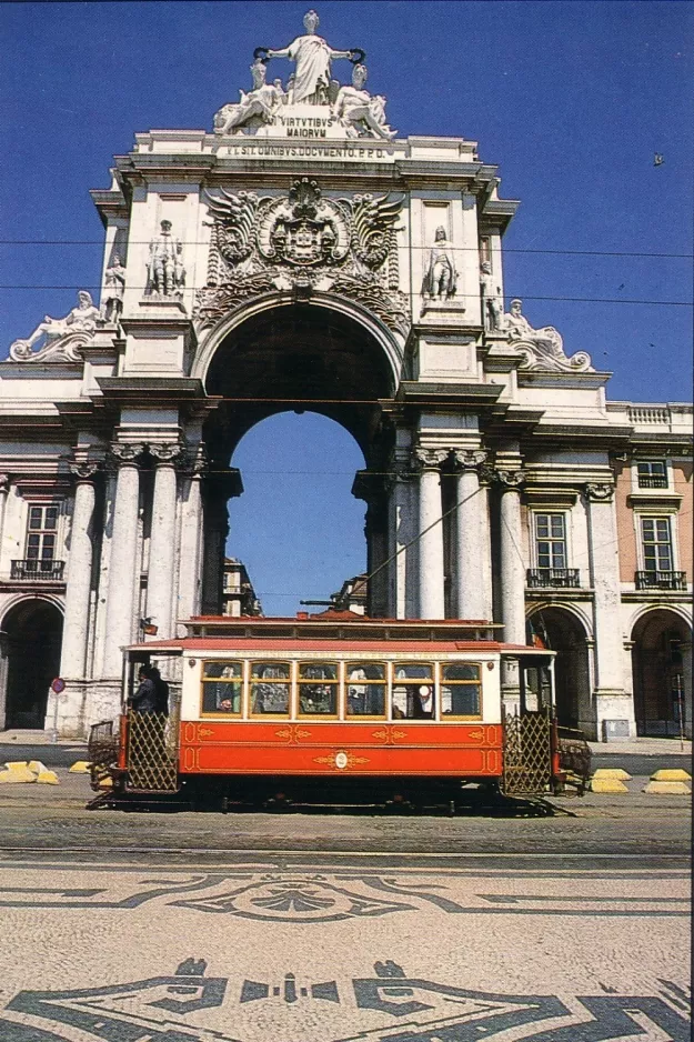 Postcard: Lisbon Colinas Tour with railcar 2 on Praça do Cormércio (1998)