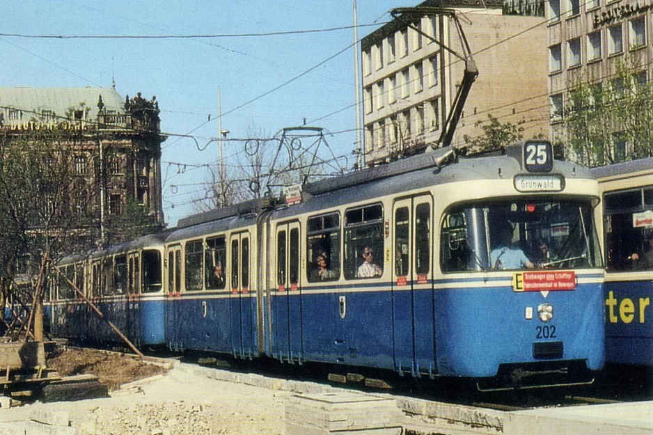 Postcard: Munich tram line 25 with articulated tram 202 on Karlsplatz (Stachus) (1968)