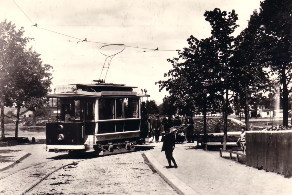 Postcard: Norrköping tram line 1 with railcar 1 near Norr Tull (1904-1906)