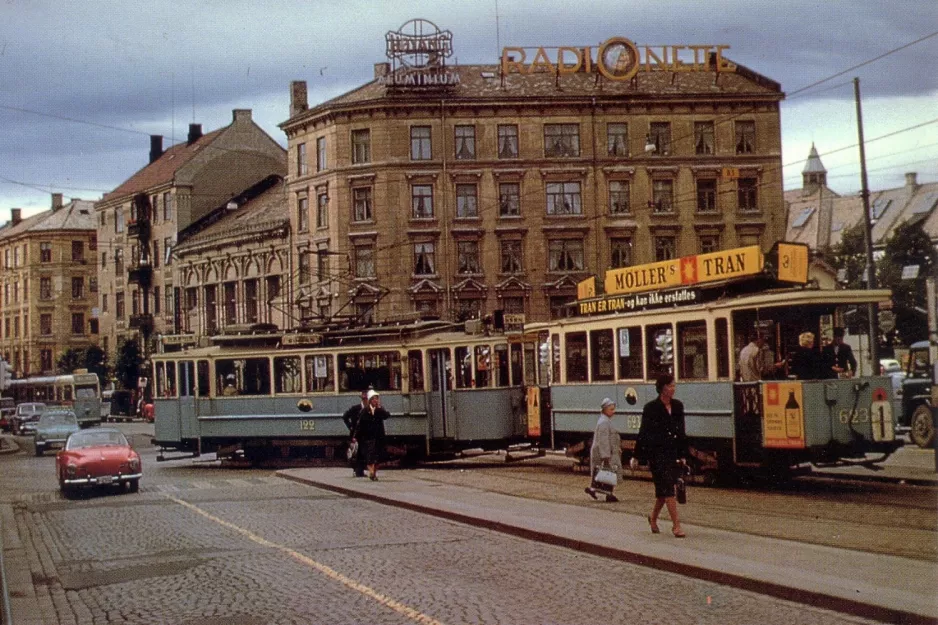 Postcard: Oslo tram line 19 with railcar 122 near Majorstuen (1962)