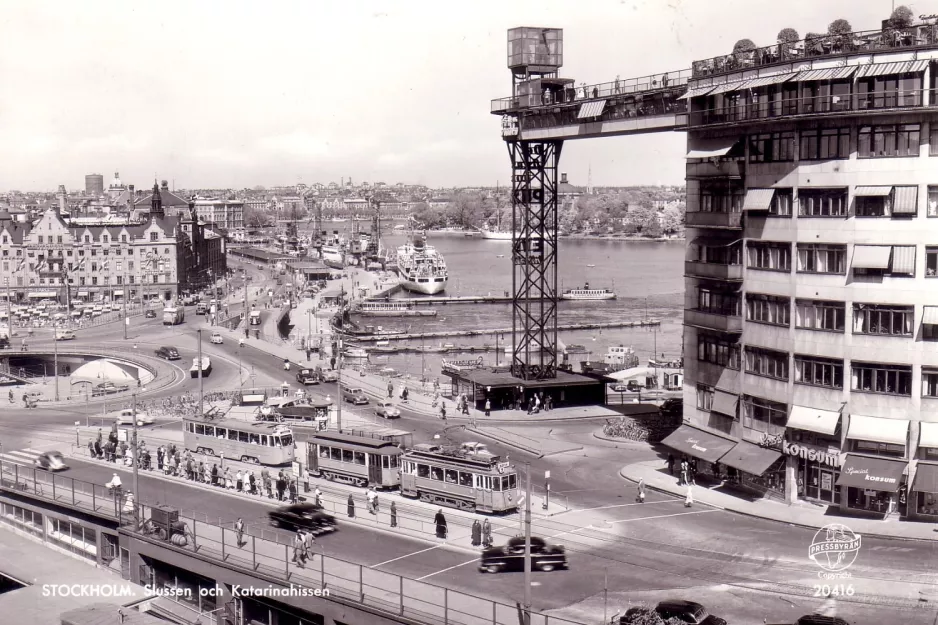 Postcard: Stockholm tram line 1 at Slussen (1960)