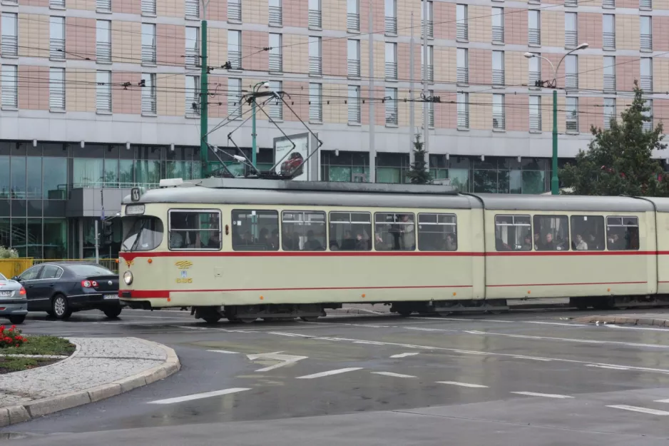 Poznań tram line 11 with articulated tram 685 close by Most Teatralny (2009)