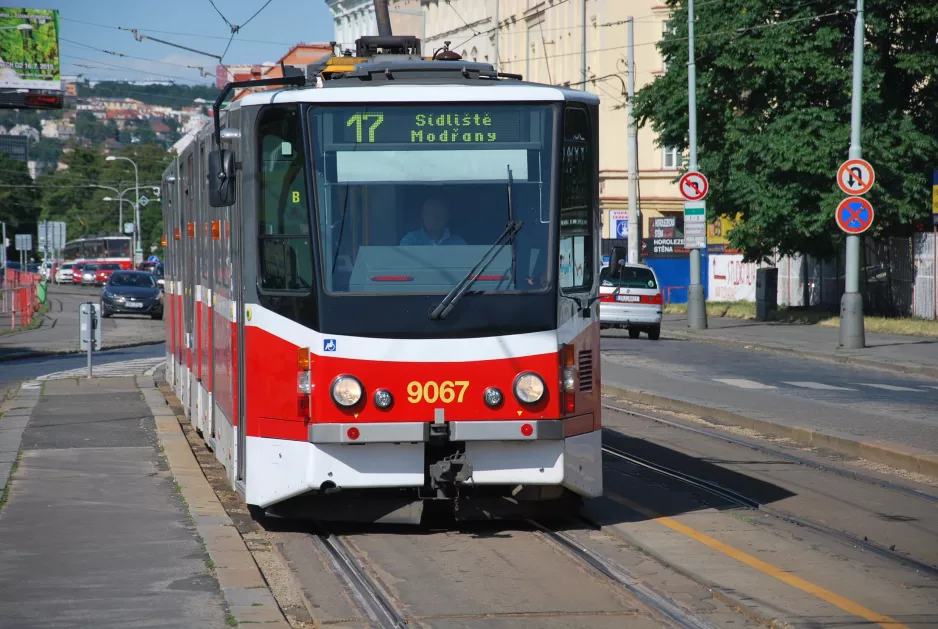 Prague tram line 17 with articulated tram 9067 at Právnická fakulta (2015)