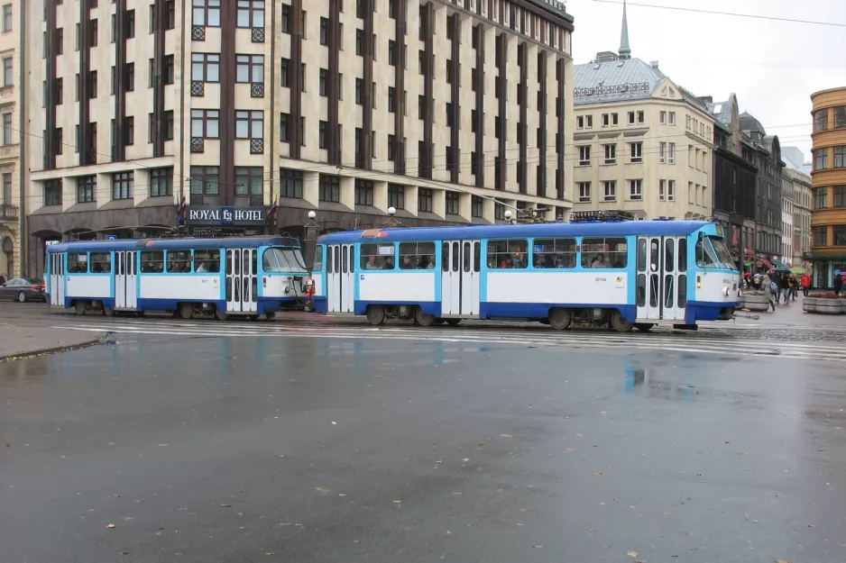 Riga tram line 5 with railcar 30166 in the intersection Aspazijas bulvāris/Kaļķu iela (2012)