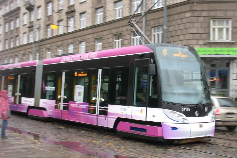 Riga tram line 6 with low-floor articulated tram 57136 on Aspazijas bulvāris, seen from the side (2012)