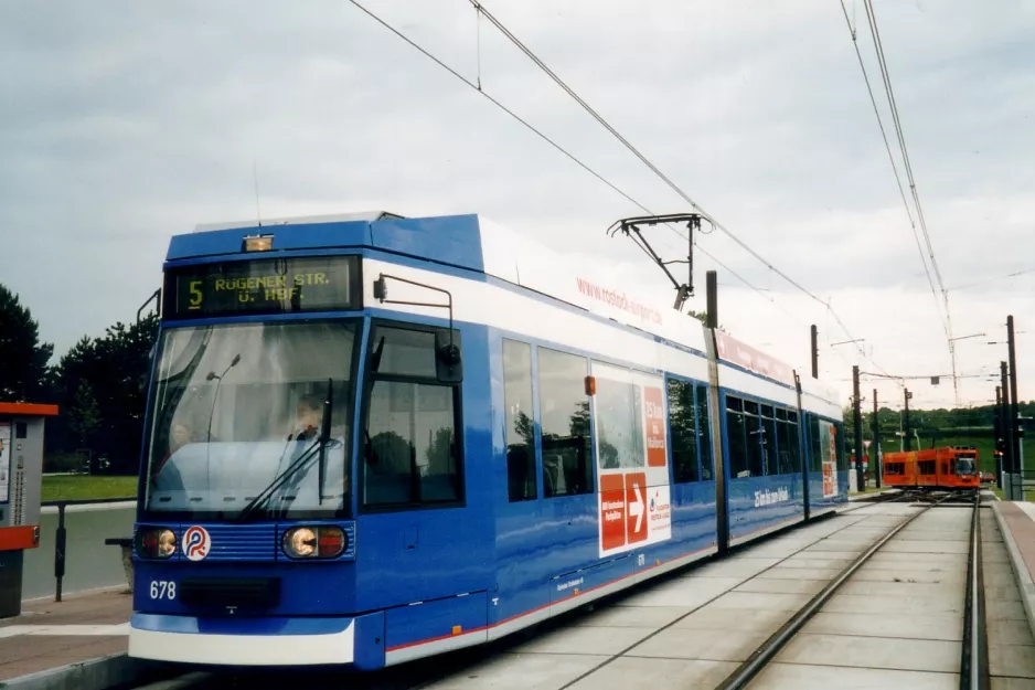 Rostock tram line 5 with low-floor articulated tram 678 at Stadthalle (2004)