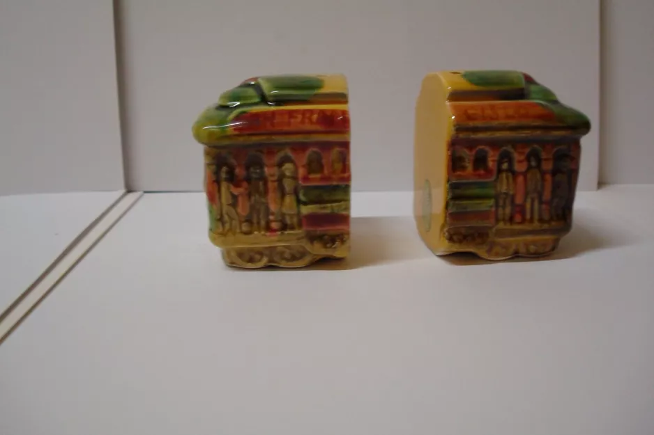 Salt and pepper shaker: San Francisco, the back (2000)