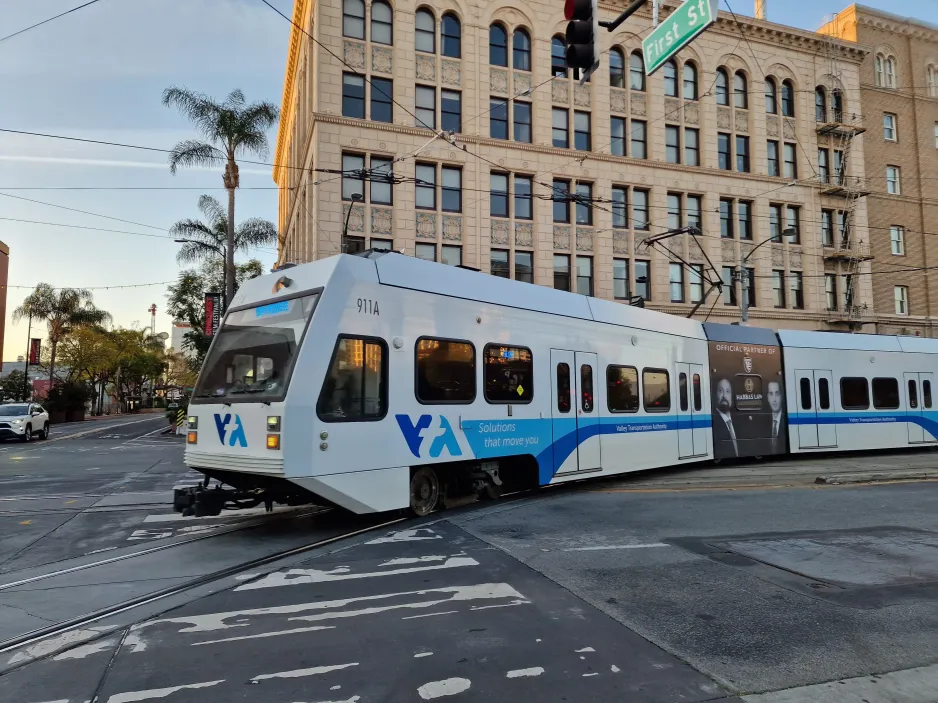 San Jose Blue Line with low-floor articulated tram 911 near San Antonio (2024)