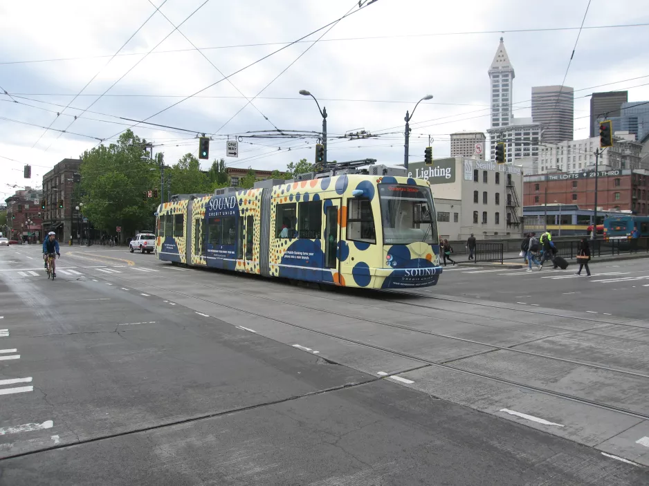 Seattle South Lake Union with low-floor articulated tram 401 on South Jackson Street (2016)