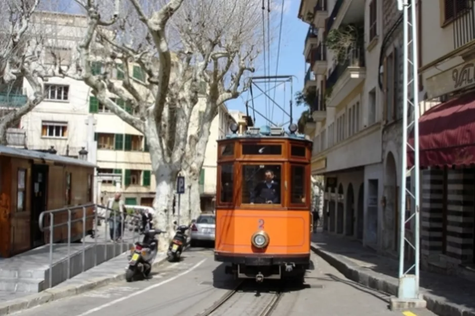 Sóller tram line with railcar 2 at Sóller (2006)