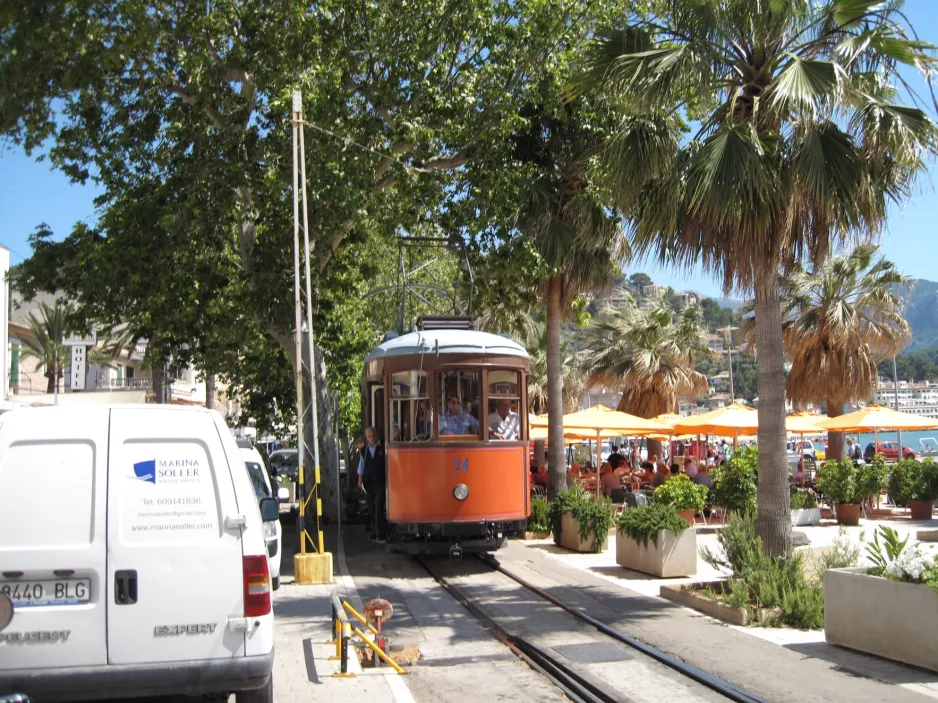 Sóller tram line with railcar 24 close by Las Palmeras / Carrer de la Marina (2013)