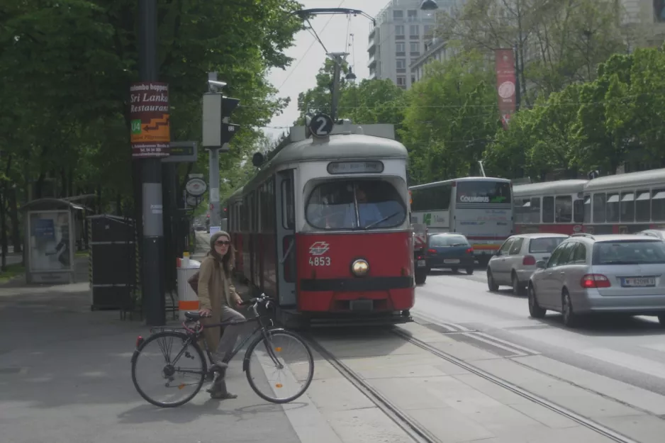 Vienna tram line 2 with articulated tram 4853 at Weihburggasse (2008)