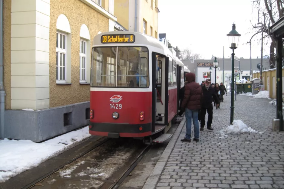 Vienna tram line 38 with sidecar 1429 in Grinzing (2013)