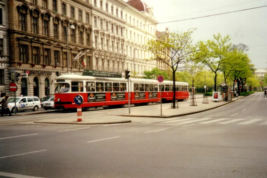 Vienna tram line 43  at Landesgerichtsstr. (2001)