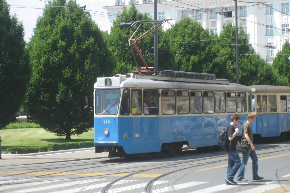 Zagreb tram line 2 with railcar 210 near Glavni Kolodvor (2008)