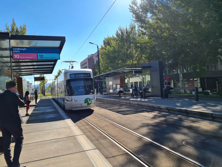 Zürich regional line 12 with low-floor articulated tram 3070 at Lindberghplatz (2020)