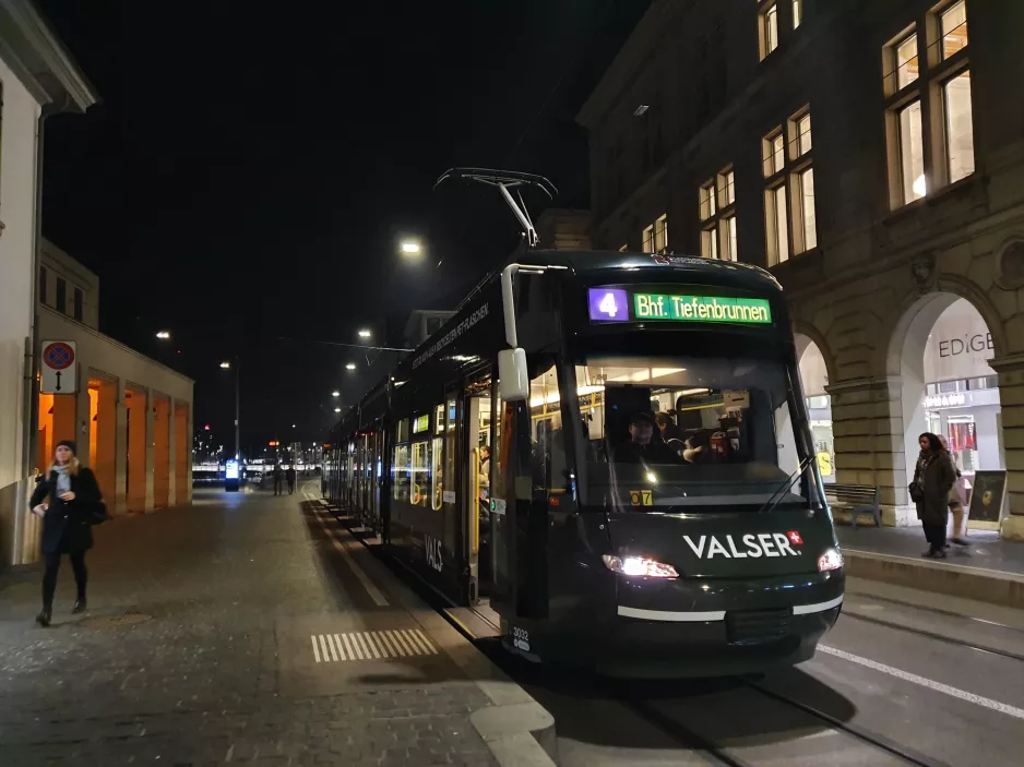 Zürich tram line 4 with low-floor articulated tram 3032 at Rathaus (2020)