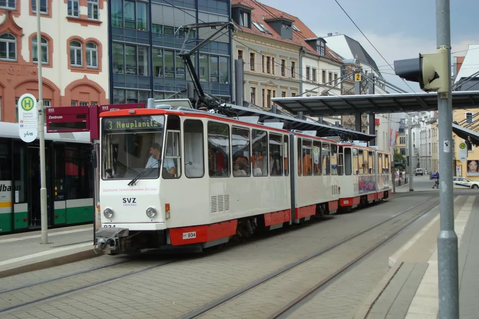 Zwickau tram line 3 with articulated tram 934 at Zentrum (2008)