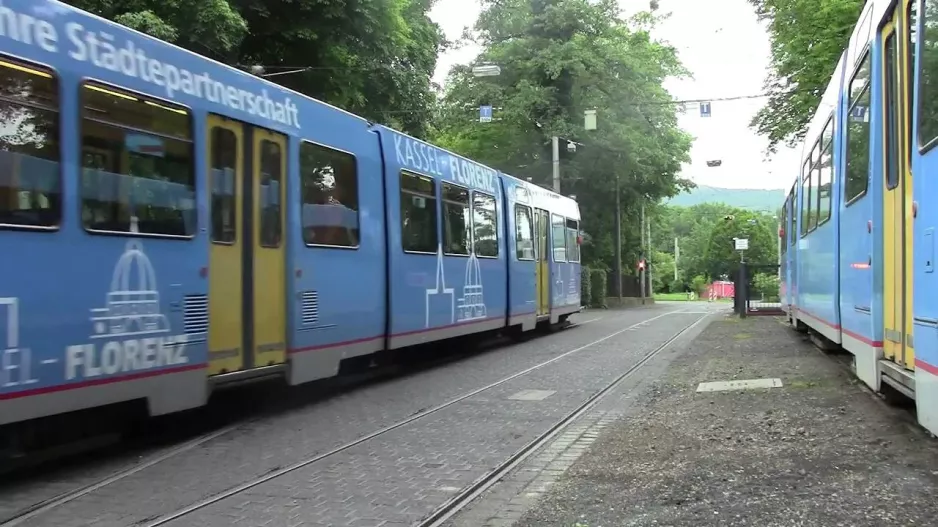 Tram Kassel: Exit and entry traffic, 30.05.2014 (Description DE/EN)