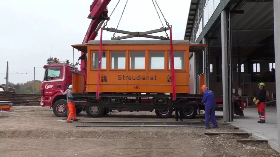 Transport of the Hamburg salt trailer 4994 in October 2015